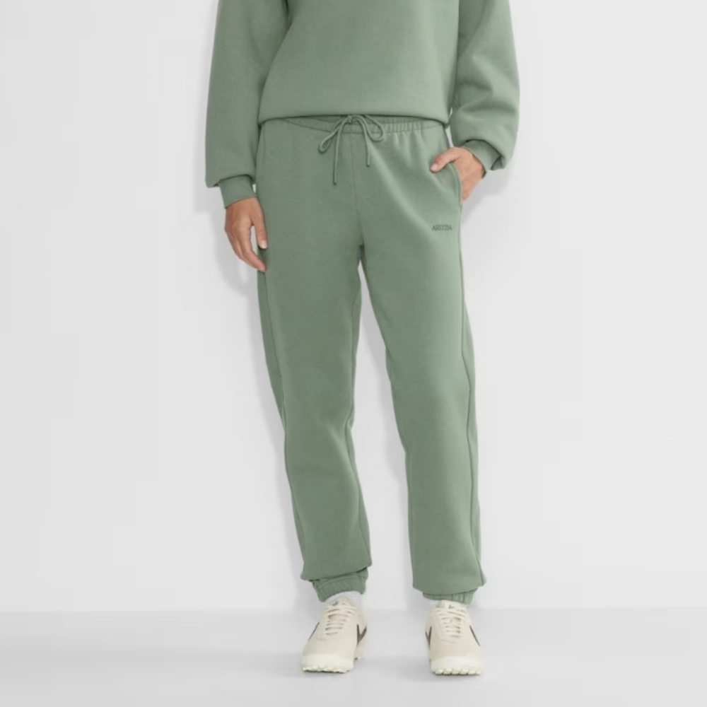 TNA Cozy Fleece Boyfriend Fit Sweatpants